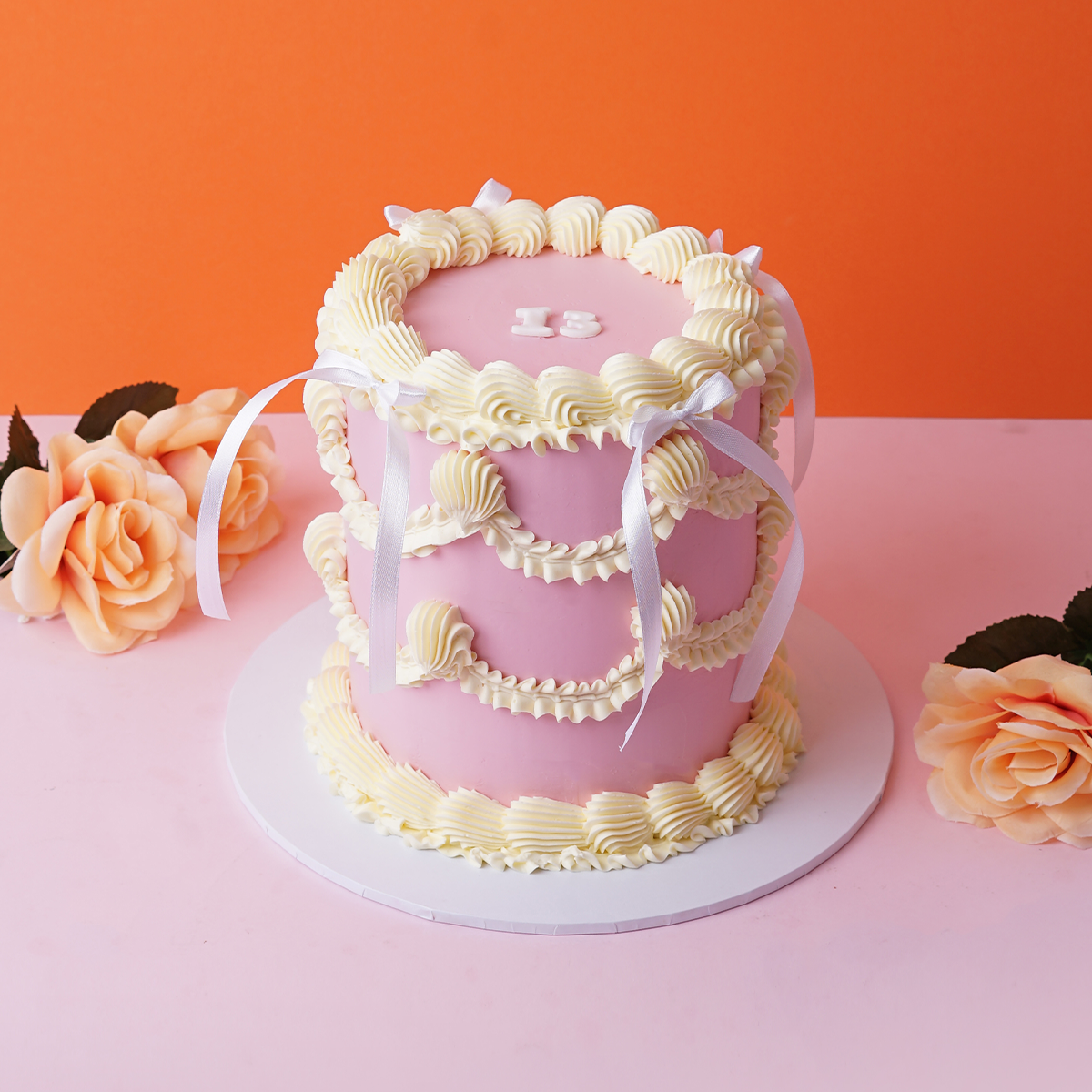 Eggless Vintage Round Cake