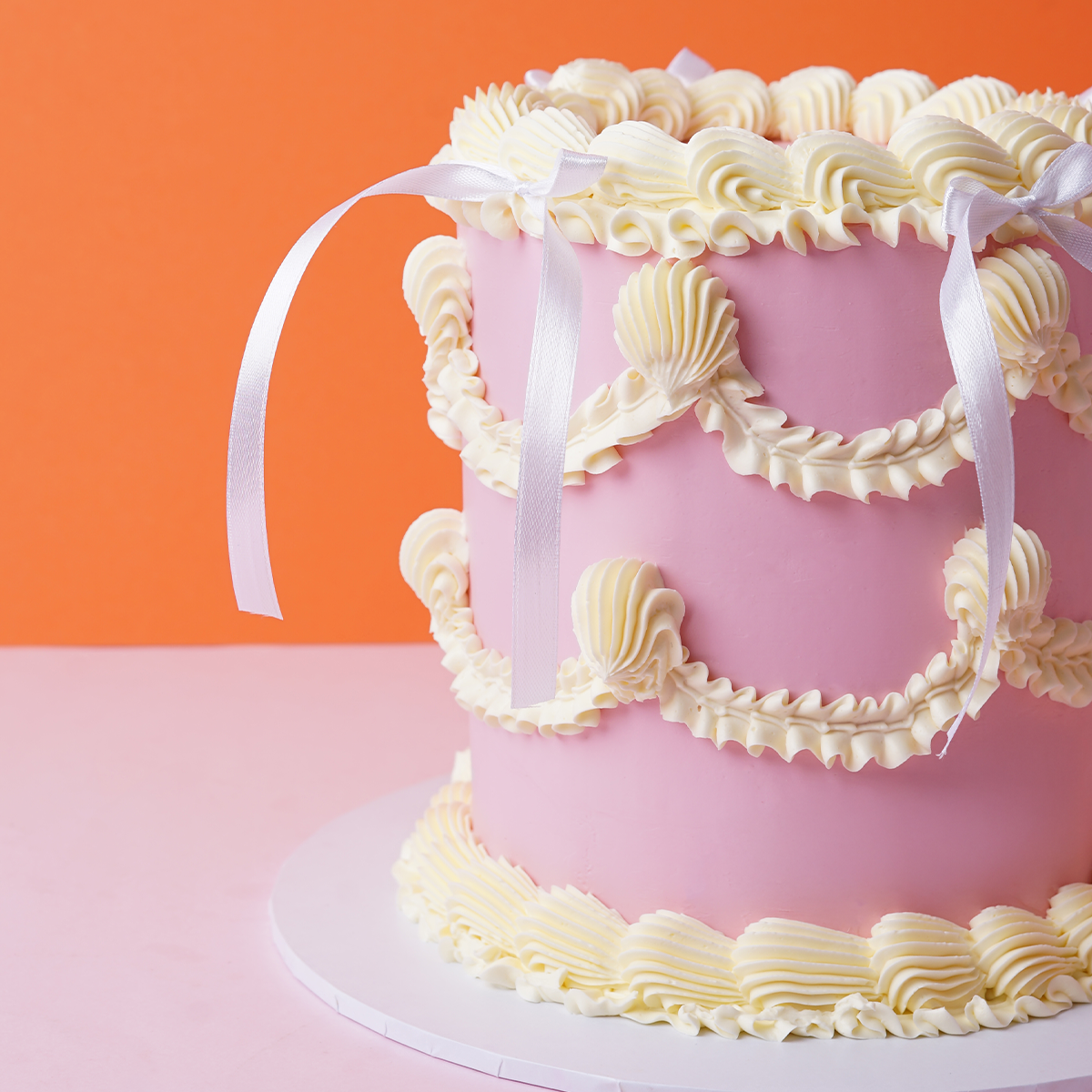 Eggless Vintage Round Cake