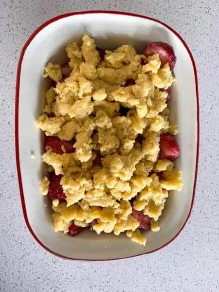 Strawberry crumble steps 3 450x600 1
