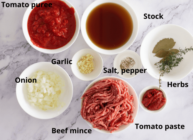 Easy Spaghetti bolognese Recipe | Food Voyageur