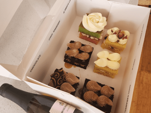 Cake tasting box